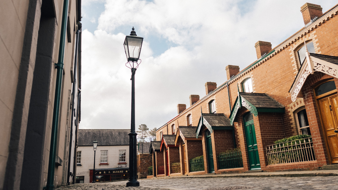 An image of the houses at the ulster folk museum and a lampost