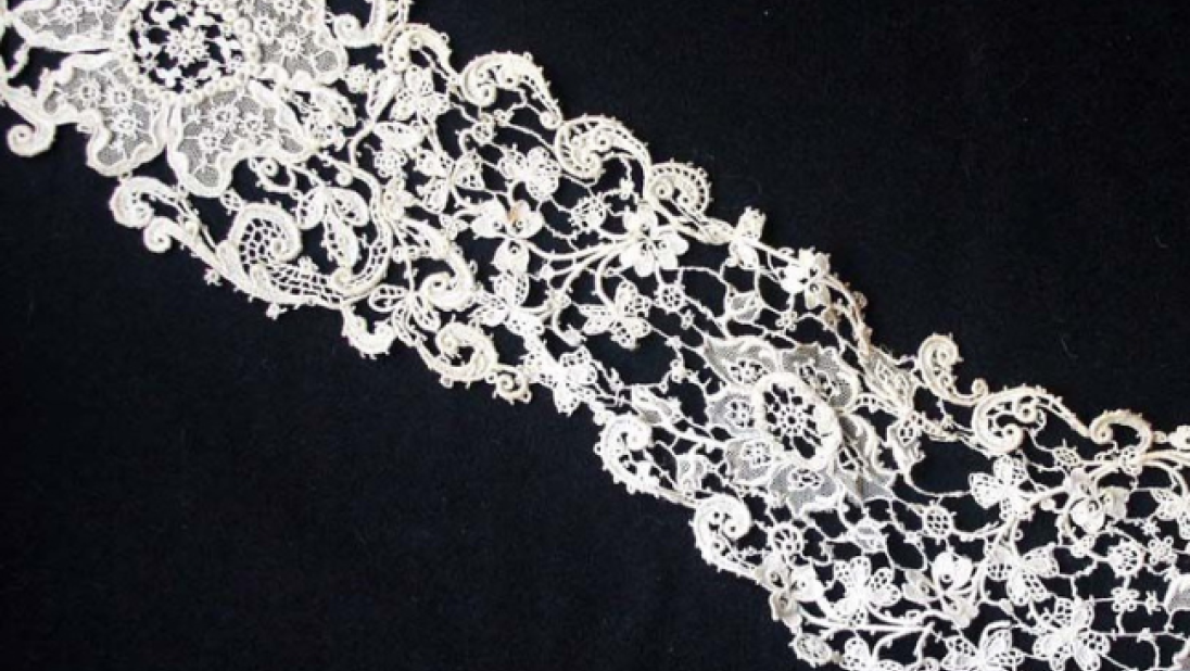 A strip of lace with larger flower designs.