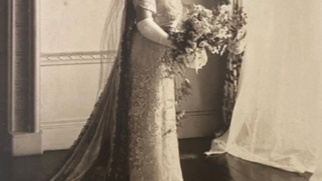 Elizabeth Balfour Laidlaw née Clark on day of court presentation, 1911