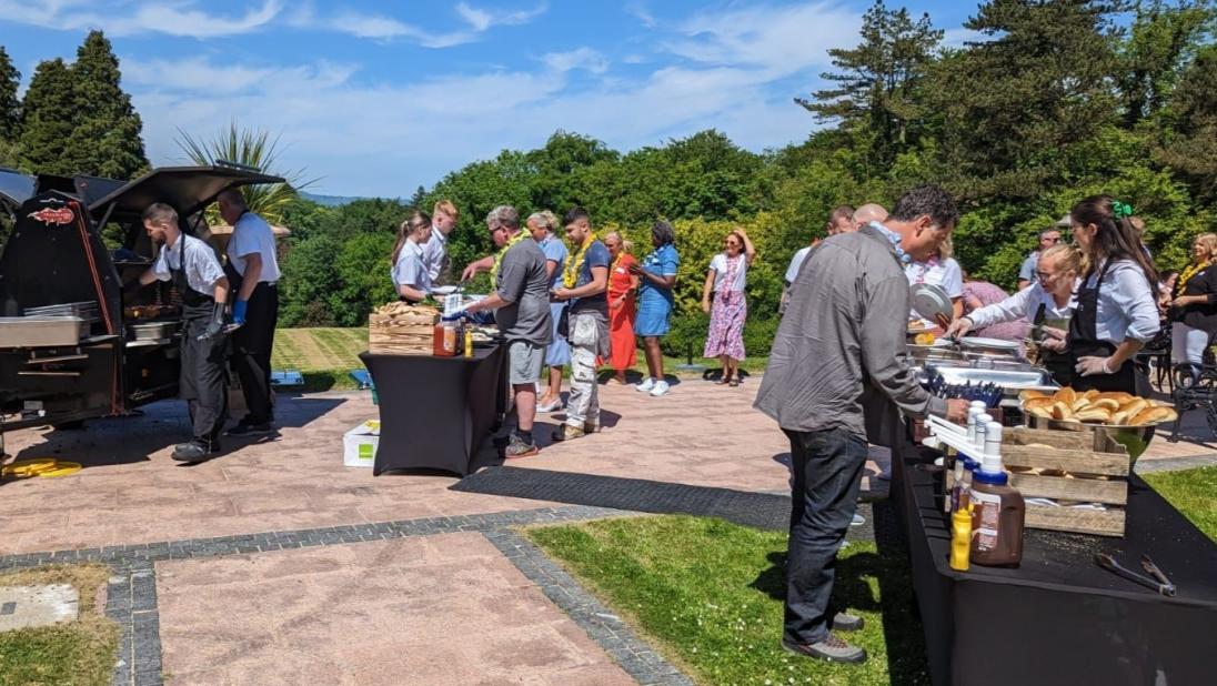 Cultra Manor Terrace Buffet
