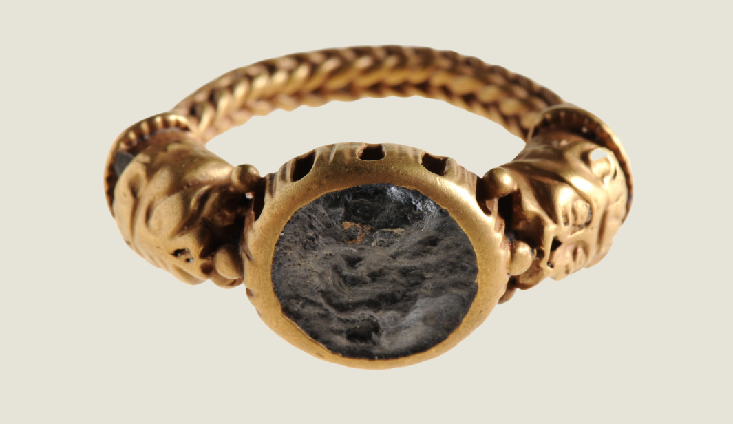 Roman gold ring, from the Murlough hoard, County Down