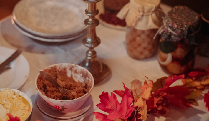 Close up of table setting featuring autumn foilage