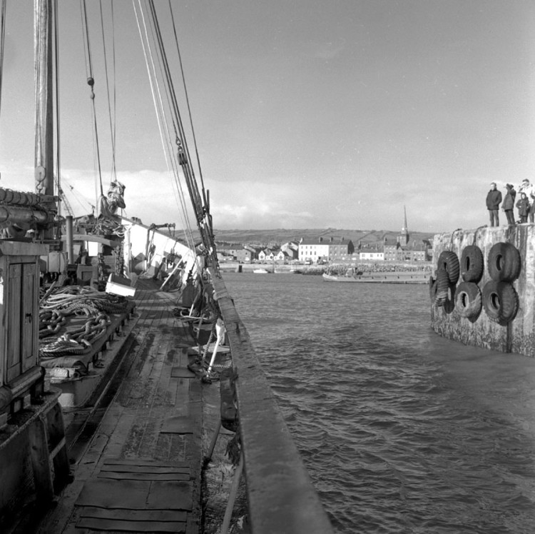 Black and white image of the Result entering Carrickfergus Harbour