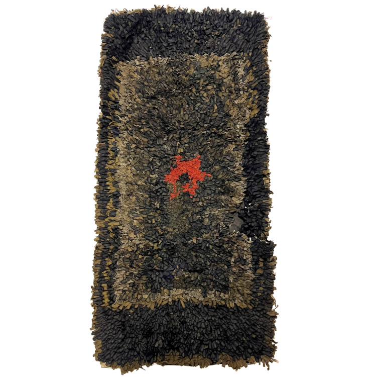 A long dark rug with an outer rectangle of green, an inner rectangle of light green, and a red star in the centre.