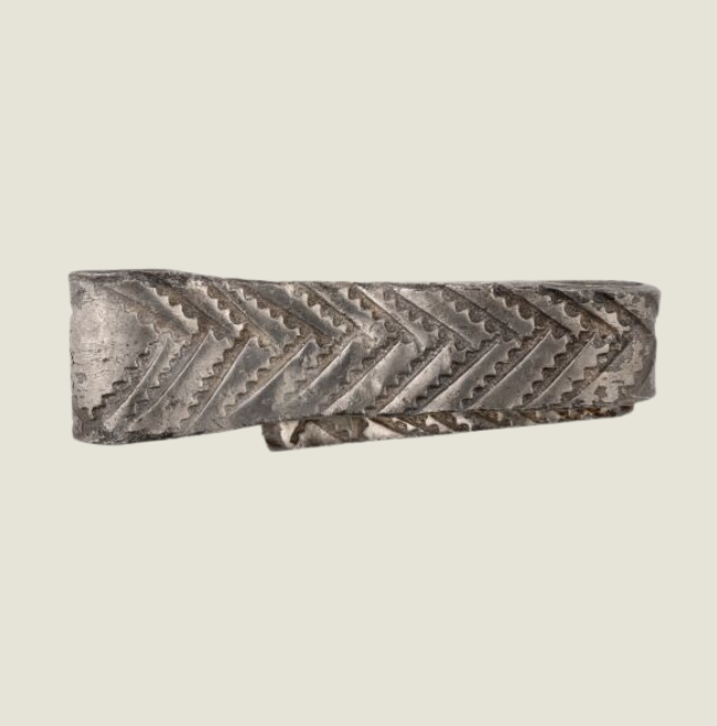 Silver patterened metal