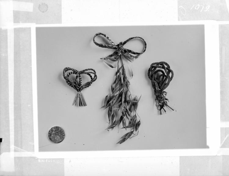 Three straw harvest knots