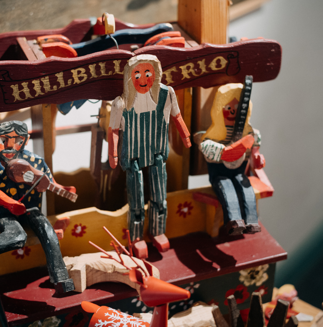 Play with wooden toys 