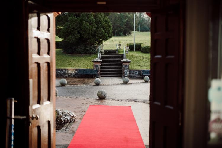 Cultra Manor Red Carpet Christmas
