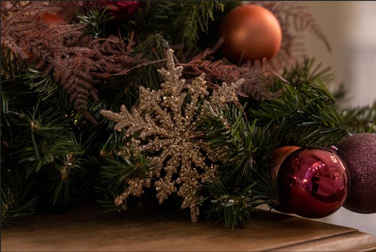Cultra Manor Christmas Decor