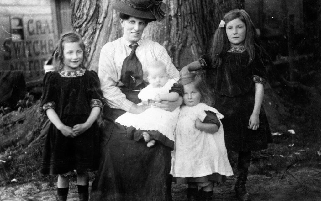 Chipperfield family with Minnie on the right