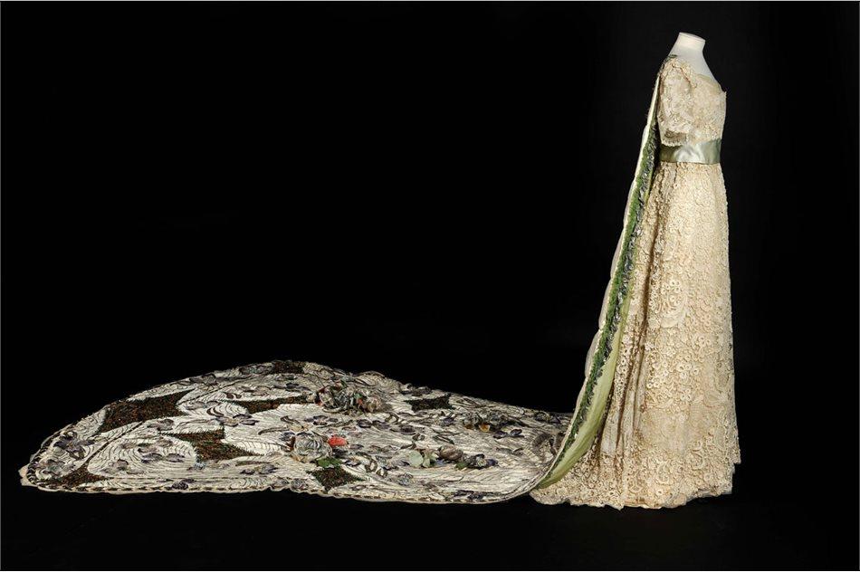 Court presentation dress and train, Madame Duboc