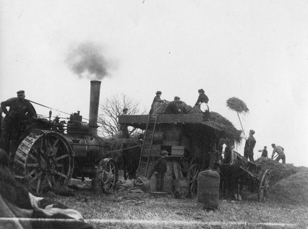 Portable threshing machine